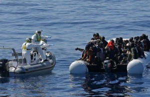 libia_affondano altri due barconi_200 salvati e 200 dispersi