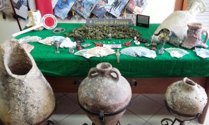 gdf sassari_sequestrata droga e anfore antiche