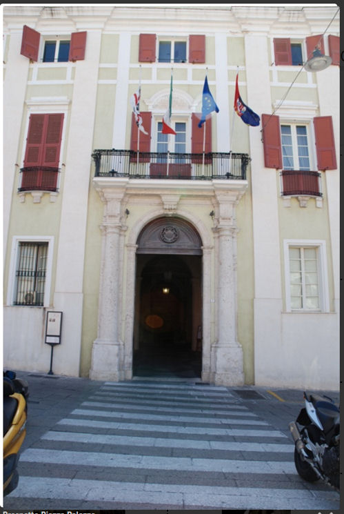 ingresso palazzo prefettura in piazza palazzo a Cagliari