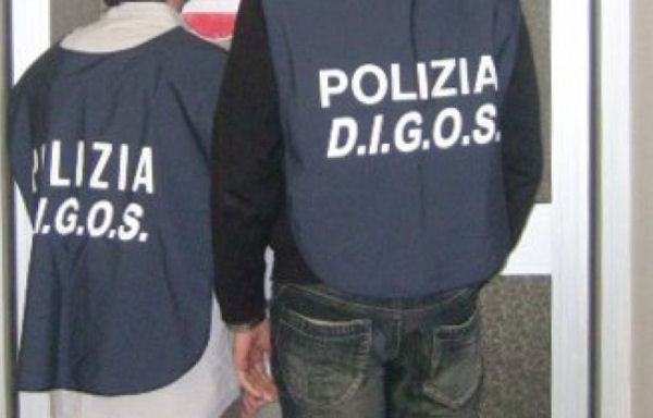 agenti polizia di stato reparto digos2