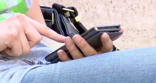 il troppo uso dei cellulari potrebbero casare tumore alla testa