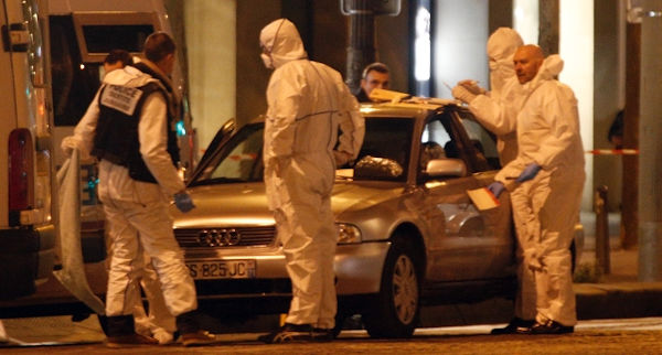 nuovo attacco a parigi con tre poliziotit morti