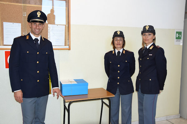 Questura di nuoro presenta “progetto blue box”, campagna di ... Polizia di stato on line