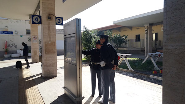 poliziotti polfer in servizio