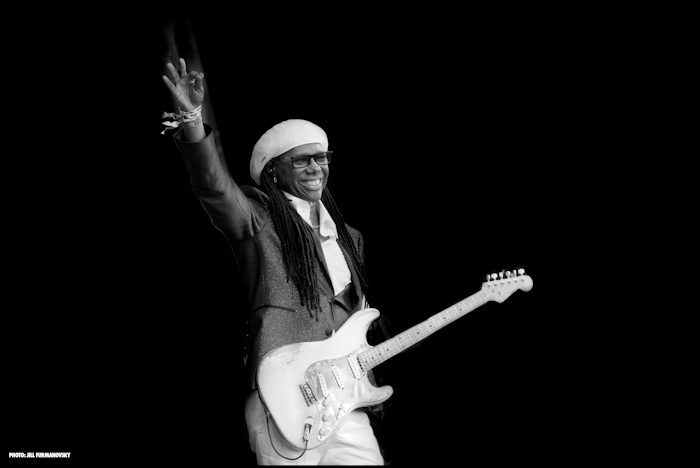 NileRodgers-by_JillFurmanovsky_at_Glastonbury2017