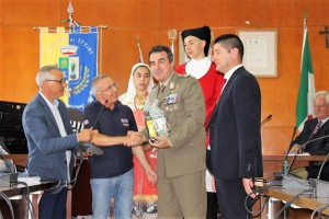 il generale Di Stasio premiato da Piero Simula
