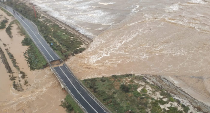 Maltempo Sardegna_ponte crollato e strada sprofondata alle porte di Cagliari