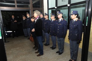 Il Vicario del Questore Dr.ssa Giuseppina Stellino con la vedova Tanzi e i funzionari