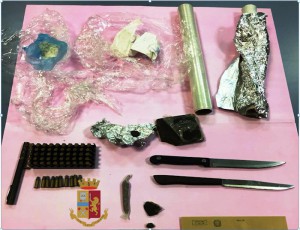 materiale sequestrato a pluripregiuicato Cau di Cagliari