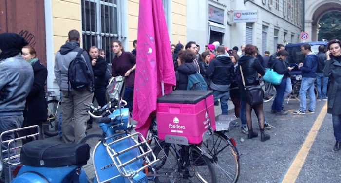 lavoratori schiavi Foodora vincono la causa contro la societa'