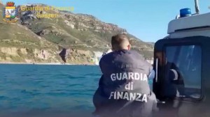 gdf ss scopre pantagione droga in una grotta
