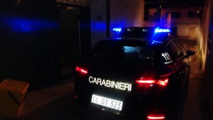 auto carabinieri in servizio notturno