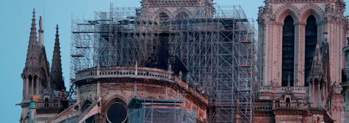 Cattedrale di Notre Dame di Parigi devastata da iincendio
