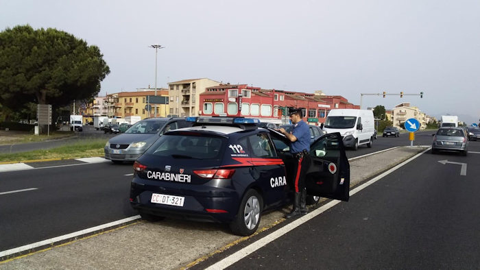 Fermata a Cagliari auto sospetta dai carabinieri_arrestati due pregiudicati per traffico di drogra.
