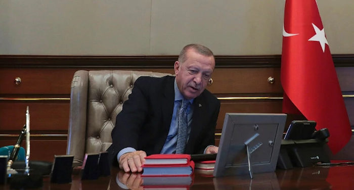 Erdogan ordina attacco contro i kurdi in Siria