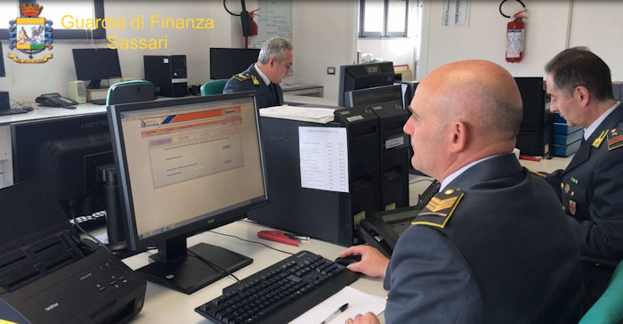 Gdf_militari sassari in uffcio