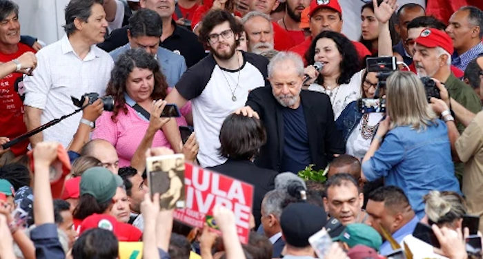 Giudice brasiliano per diventare ministro toglie di mezzo il grande presidente Lula e lo sbatte in carcere. Scarcerato