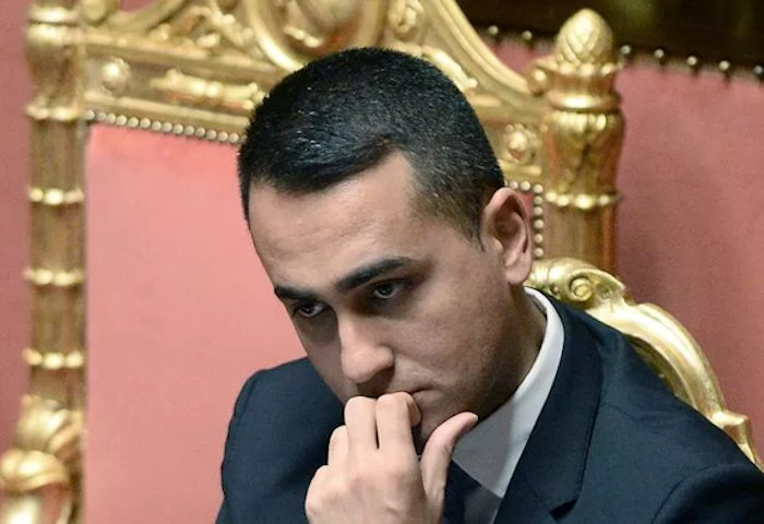 Di Maio solo e negleto verso le dimissioni da capo. Ma non da Ministro