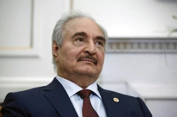 Il generale ribelle chiude i rubinetti del petrolio in libia