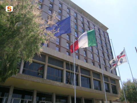 http://www.cronacaonline.it/public/sito/DATABASE_IMMAGINI/FOTO/palazzo_regione_sardegna.jpg