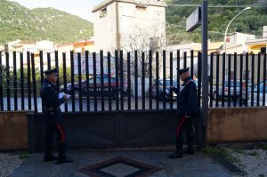 carabinieri siniscola durante accertamento di un reato