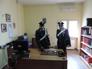 carabinieri compagnia di siniscola con gioielli sequestrati