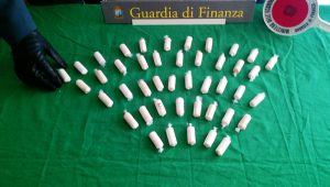 mezzo chilo di droga sequestrato all'aeroprto di alghero2