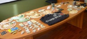 droga e molto denaro sequestrato a giovani spacciatori di Cagliari