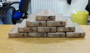 i dieci chili di cocaina sequesrrati da cc carbonia