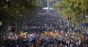 A Barcellona immensa folla partecipa alla manifestazione contro il terrore