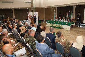 Il Dottor Bartoloni durante la sua presentazione sul confronto dei reperti archeologici italiani e libanesi