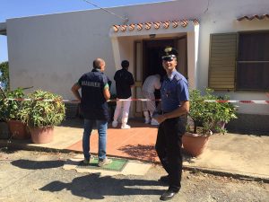 carabinieri sul luogo del delitto a santa maria navarrese3