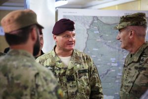 la presentazione dell'addestramento delle forze speciali al comandante di RS