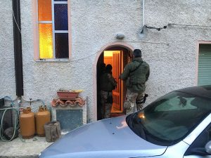 arresti e comntrolli domiciliari da parte di cc di Cagliari