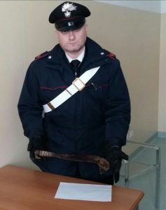roncola usata da un giovane con problemi mentali per colpire il padre ad Assemini