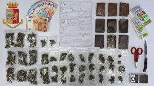 hashish e marijuana sequestrati da agenti mobile ca