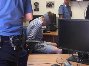 Giovane americano presunto assassino carabiniere bendato in caserma