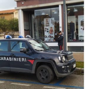 Furto in un negozio di abbigliamento di Carbonia_due arresti